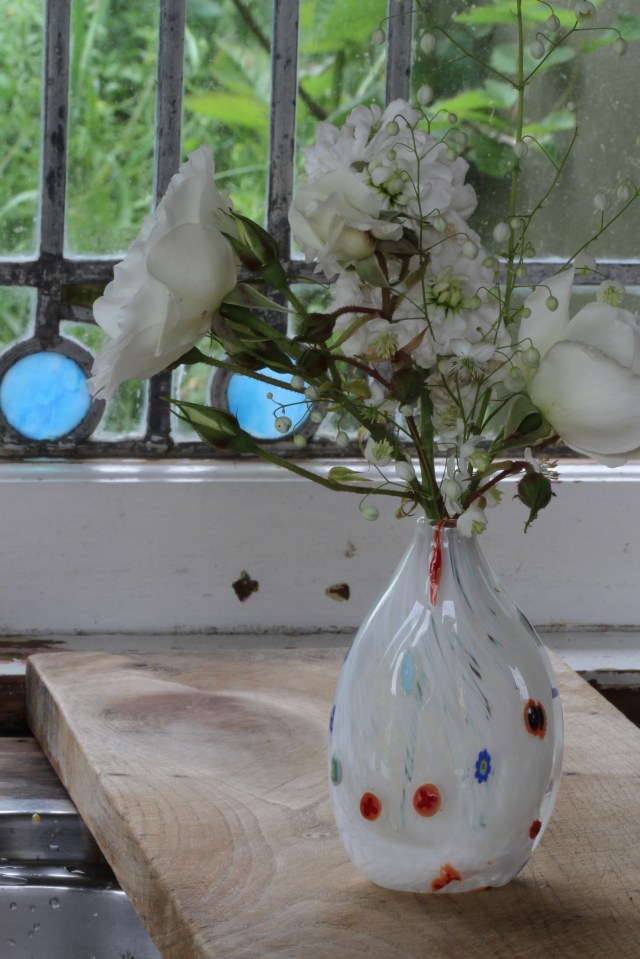 iceberg rose in Gary Nash vase