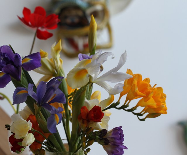 freesias-dutch-iris-with-mask